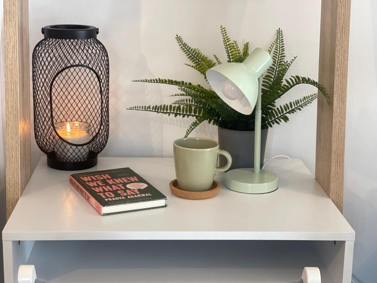 Apartment Cute+cozy For 2 +secure Offroad Parking Wolverhampton